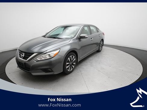 Used 2016 Nissan Altima 2.5 SV w/ Convenience Package image 1