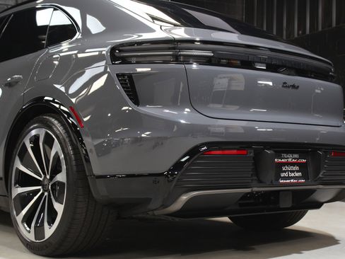 Used 2025 Porsche Macan Turbo Electric AWD/4WD image 17