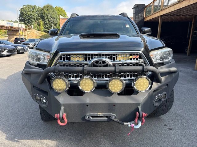 Used 2017 Toyota Tacoma TRD Sport w/ Tow Package (A/T) AWD/4WD image 4