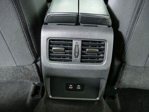 Used 2024 Nissan Rogue SV AWD/4WD image 18