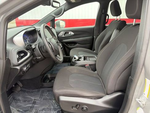 Used 2022 Chrysler Pacifica Touring AWD/4WD image 22