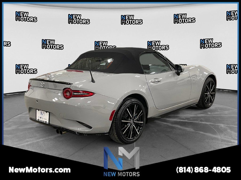 Used 2024 MAZDA MX-5 Miata Grand Touring w/ Appearance Package RWD image 5