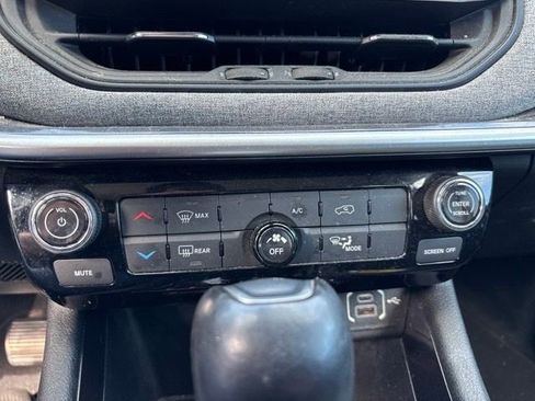 Used 2022 Jeep Compass Latitude FWD image 20