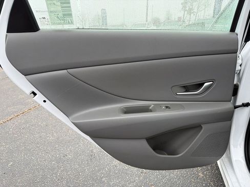 Used 2025 Hyundai Elantra SEL FWD image 21