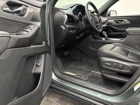 Used 2023 Chevrolet Traverse LT w/ LPO, Floor Liner Package FWD image 15