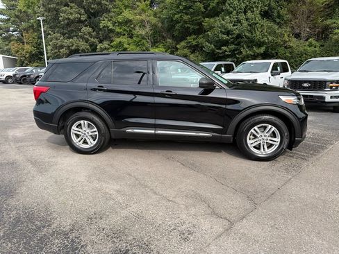 Used 2021 Ford Explorer XLT w/ Equipment Group 202A AWD/4WD image 2