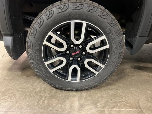 Certified 2024 GMC Sierra 1500 AT4 w/ Technology Package AWD/4WD image 10