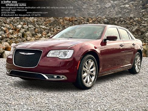 Used 2018 Chrysler 300 Touring L image 1