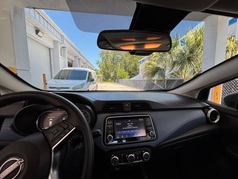 Used 2025 Nissan Versa SV FWD image 33