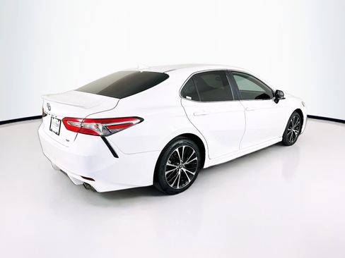 Used 2020 Toyota Camry SE w/ Carpet Mat Package image 9