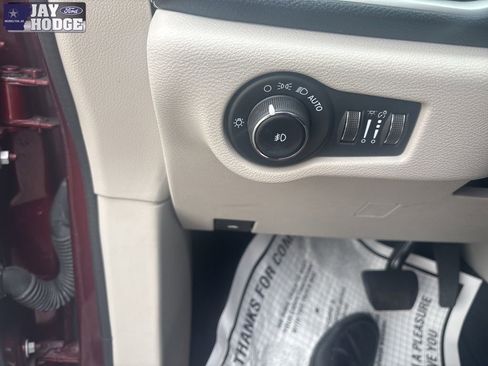 Used 2023 Chrysler Pacifica Touring-L FWD image 26