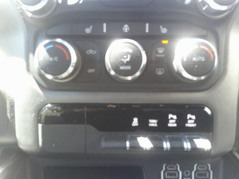 Used 2022 RAM 1500 Big Horn AWD/4WD image 20