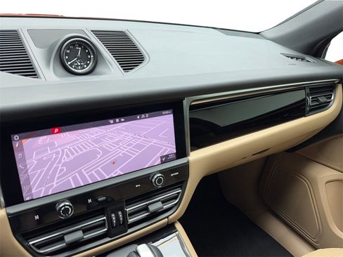 Used 2023 Porsche Macan image 23