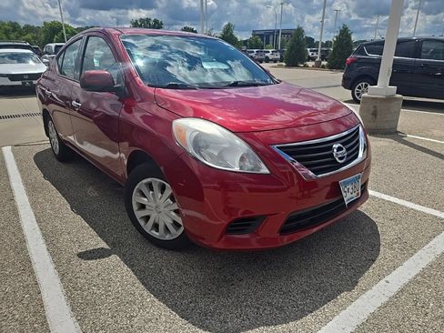 Used 2014 Nissan Versa SV FWD image 2