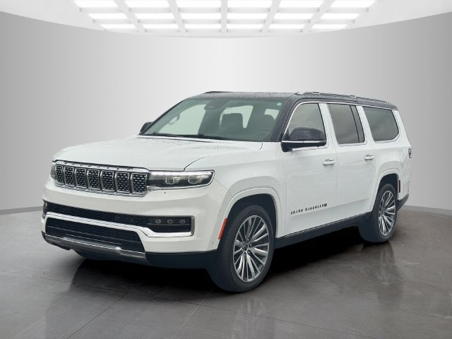 Used 2023 Jeep Grand Wagoneer L Series III w/ Rear Seat Video Group 1 AWD/4WD image 3