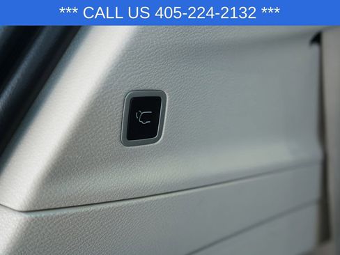 Used 2023 Chrysler Pacifica Touring-L FWD image 28