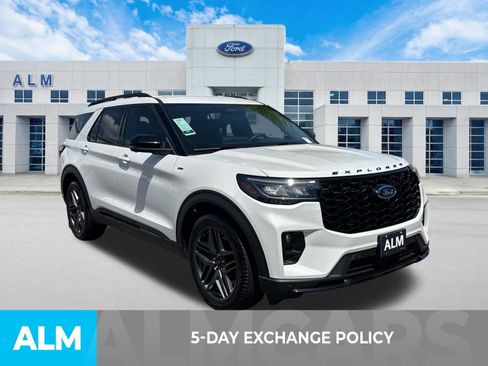 Used 2025 Ford Explorer ST-Line w/ Premium Package RWD image 3