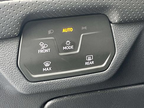 Certified 2025 Volkswagen Atlas SEL image 20