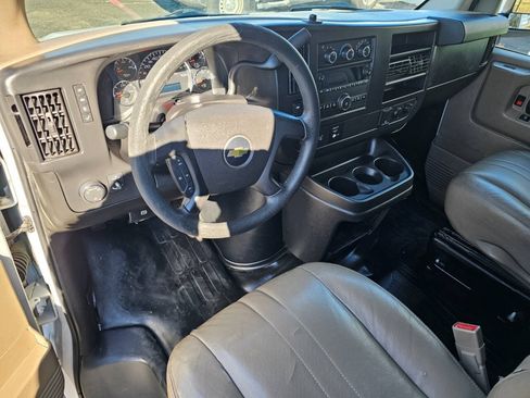 Used 2015 Chevrolet Express 2500 Extended RWD image 22