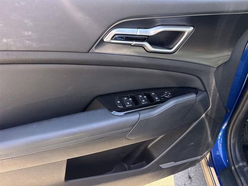 Used 2025 Kia Sportage EX image 20