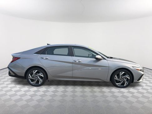 Used 2024 Hyundai Elantra Limited FWD image 18