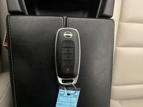 Used 2023 Nissan Rogue SV w/ SV Premium Package image 10