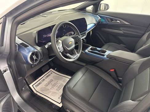 New 2026 Chevrolet Equinox EV LT image 18