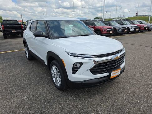 New 2026 Chevrolet TrailBlazer LS w/ LS Convenience Package AWD/4WD image 2