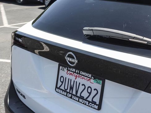 Used 2025 Nissan Kicks SV FWD image 9