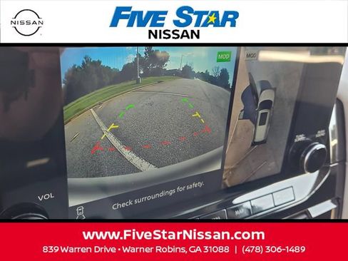 Used 2024 Nissan Pathfinder SL FWD image 21