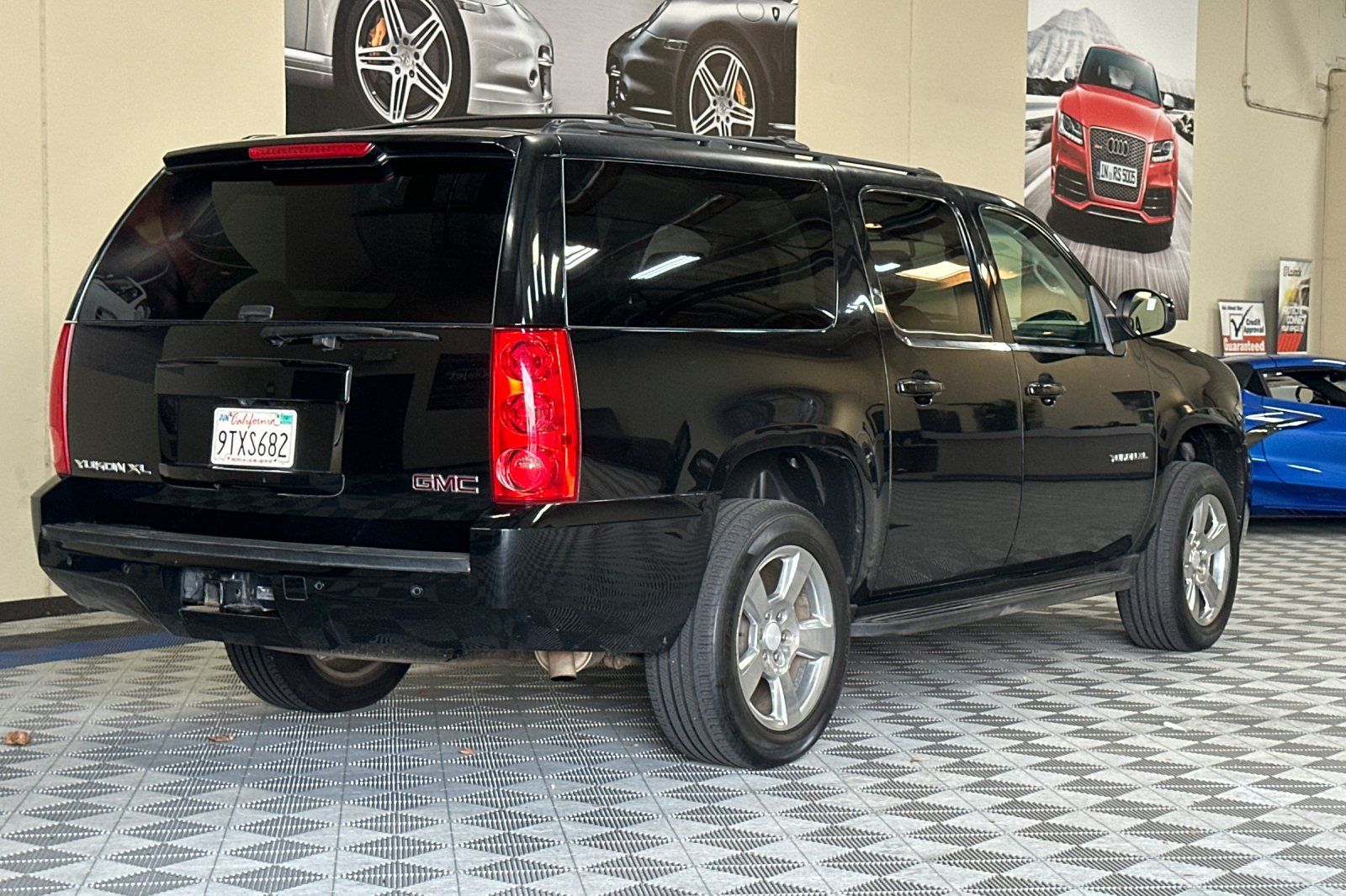 Used 2013 GMC Yukon XL SLT RWD image 4