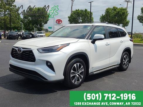 Certified 2025 Toyota Highlander XLE AWD/4WD image 1