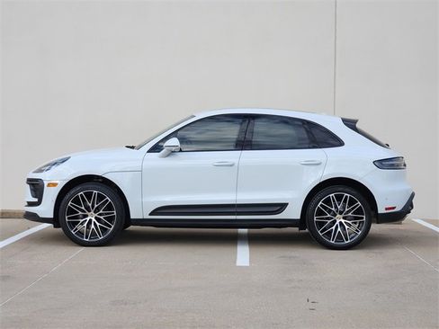 Used 2024 Porsche Macan w/ Premium Plus Package image 4
