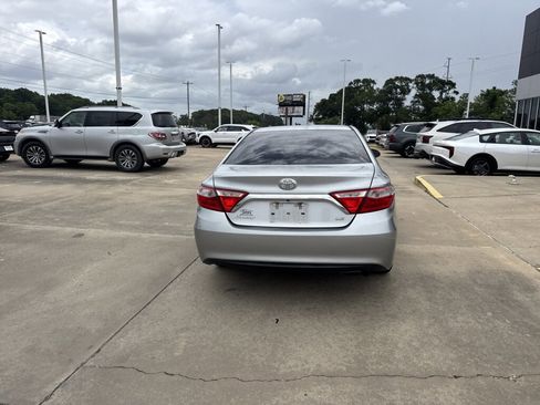 Used 2017 Toyota Camry LE FWD image 17