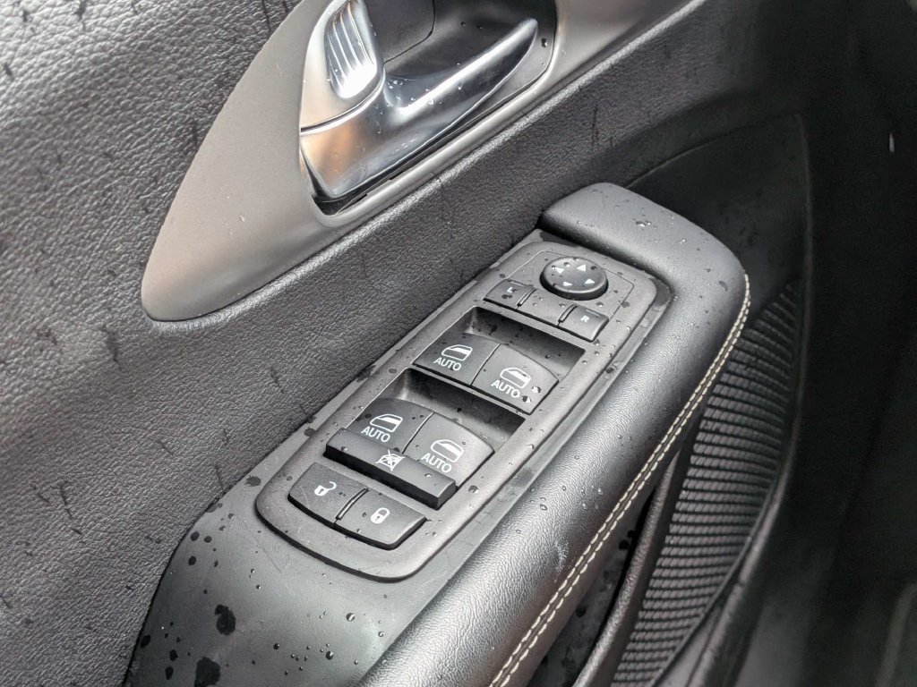 Used 2025 Chrysler Pacifica Select FWD image 21