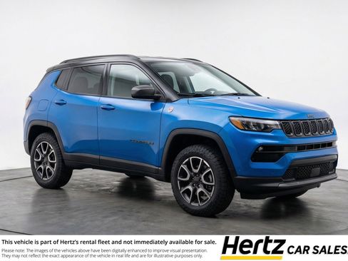 Used 2025 Jeep Compass Trailhawk AWD/4WD image 1