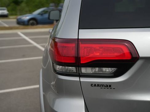 Used 2019 Jeep Grand Cherokee Altitude RWD image 40