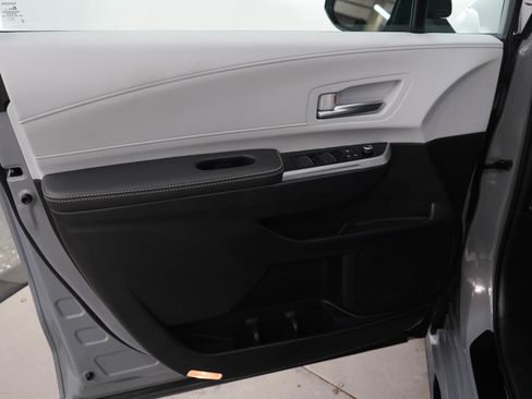 Used 2026 Toyota Sienna AWD image 22