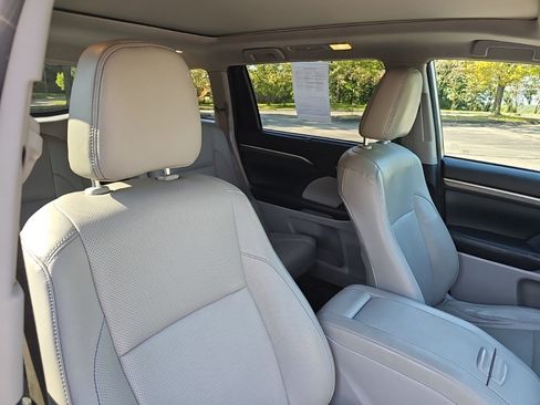 Used 2018 Toyota Highlander Limited Platinum AWD/4WD image 11
