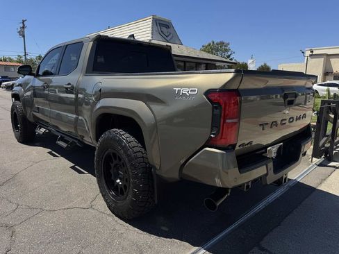 Used 2024 Toyota Tacoma TRD Sport w/ TRD Sport Upgrade Package AWD/4WD image 4