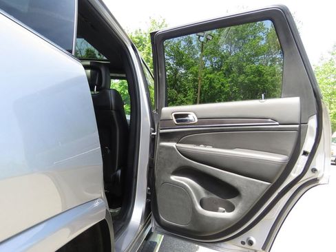Used 2014 Jeep Grand Cherokee Overland w/ Advanced Technology Group AWD/4WD image 15