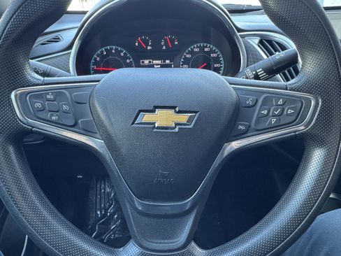 Used 2019 Chevrolet Malibu LT FWD image 34