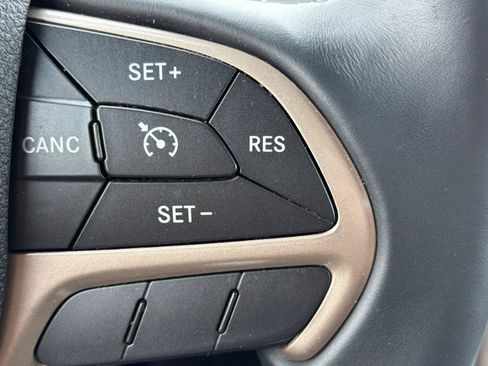 Used 2017 Jeep Grand Cherokee Laredo AWD/4WD image 27