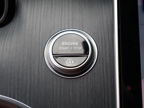 Used 2025 Mercedes-Benz C 300 4MATIC Sedan image 35
