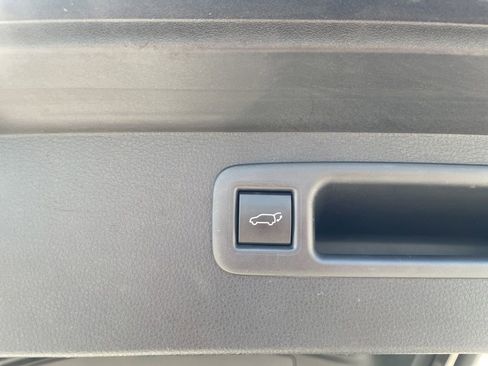 Used 2024 Toyota Highlander LE image 34