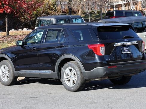 Certified 2022 Ford Explorer XLT image 2