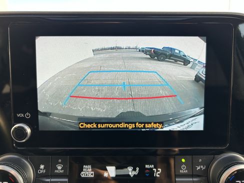 Used 2023 Toyota Highlander XLE image 31