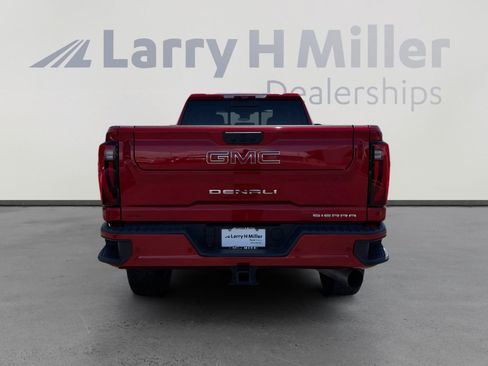 Used 2024 GMC Sierra 3500 Denali w/ Technology Package AWD/4WD image 4