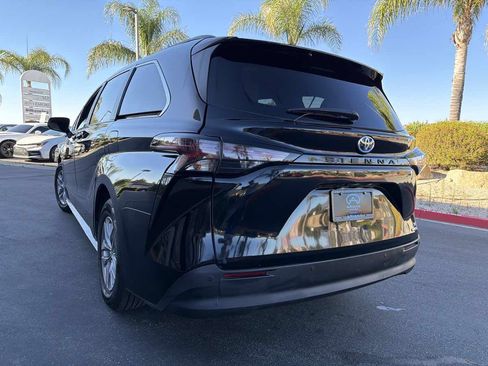 Used 2024 Toyota Sienna XLE FWD image 29