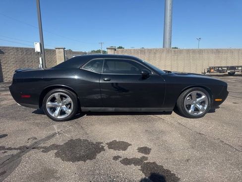 Used 2014 Dodge Challenger R/T image 8